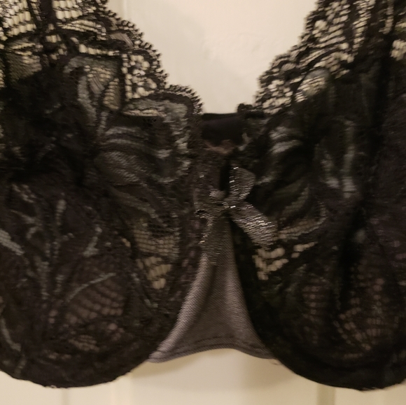 Bali® Lace Desire® Full-Figure Underwire Bra 6543 - Picture 5 of 8
